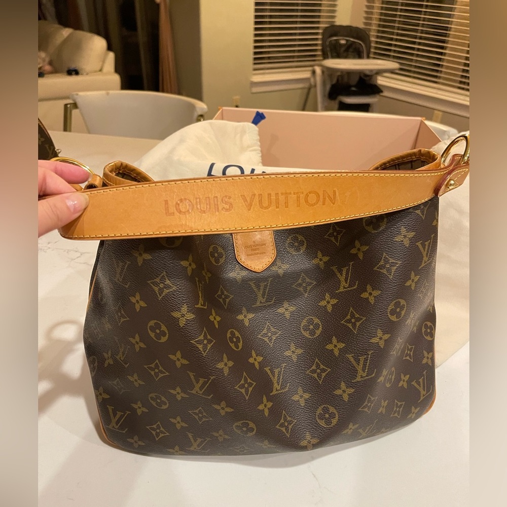 Authentic LOUIS VUITTON delightful MM in very good condition.